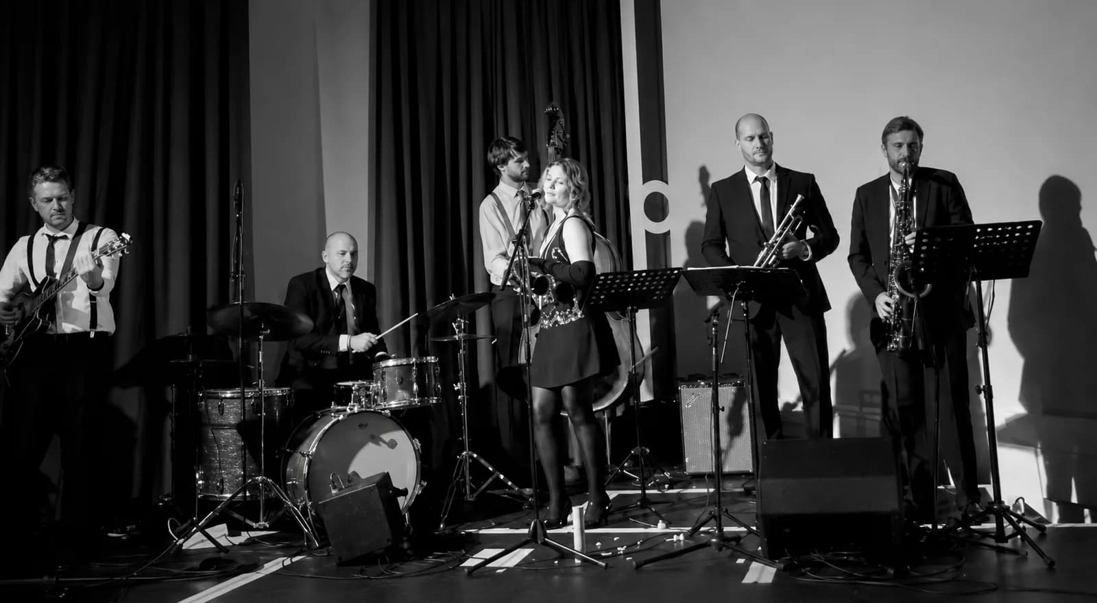 Live entertainment at an Isle Host event